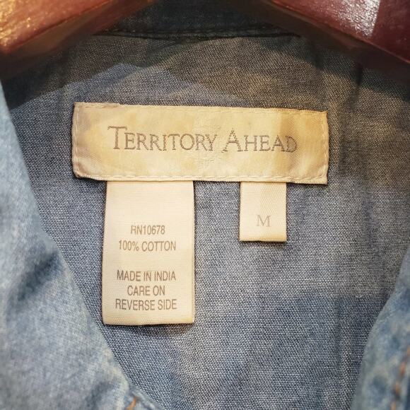 The Territory Ahead Chambray Denim Shirt Women M Highland Embroidered Pearl Snap - Picture 7 of 9